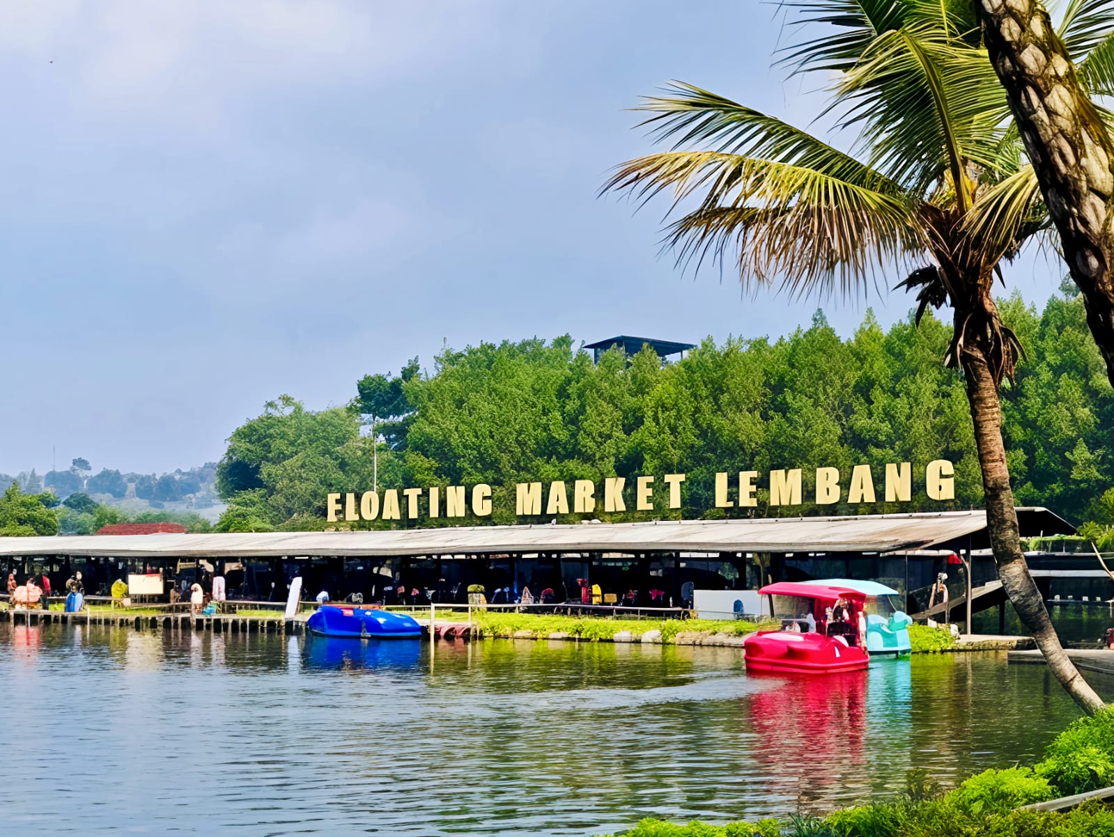 Floating Market Lembang, Sensasi Wisata Kuliner di Pasar Terapung dengan Panorama Alam yang Memikat