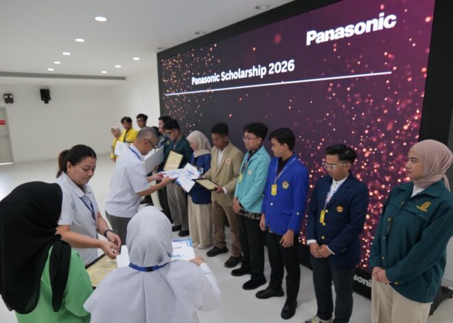 Panasonic GOBEL Berikan Beasiswa kepada 22 Mahasiswa Berprestasi, Bekali Generasi Muda dengan Pengalaman Industri