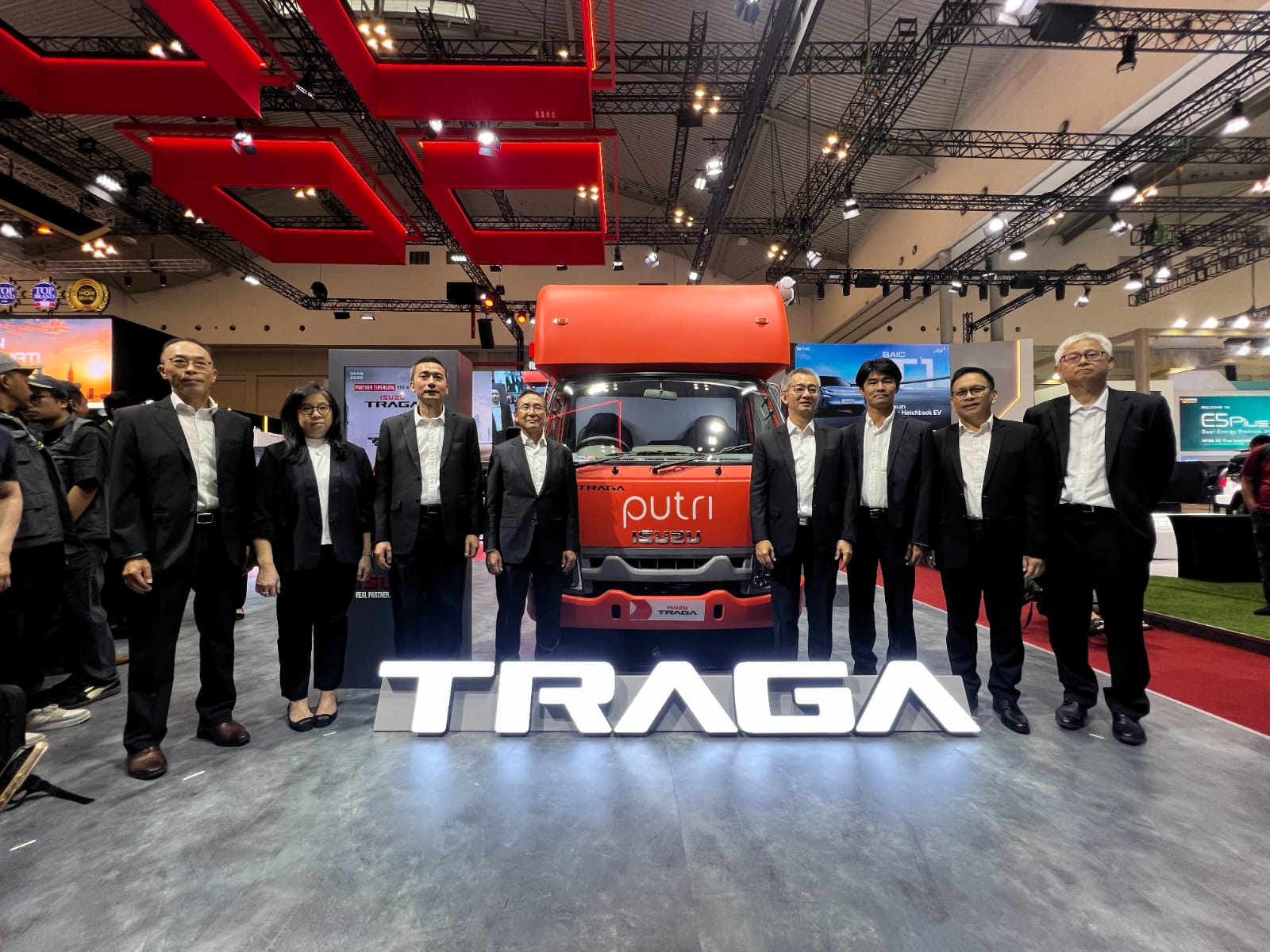 Isuzu Buktikan Kendaraan Niaga Kini Bisa Jadi Campervan hingga Salon Berjalan di GIIAS 2026