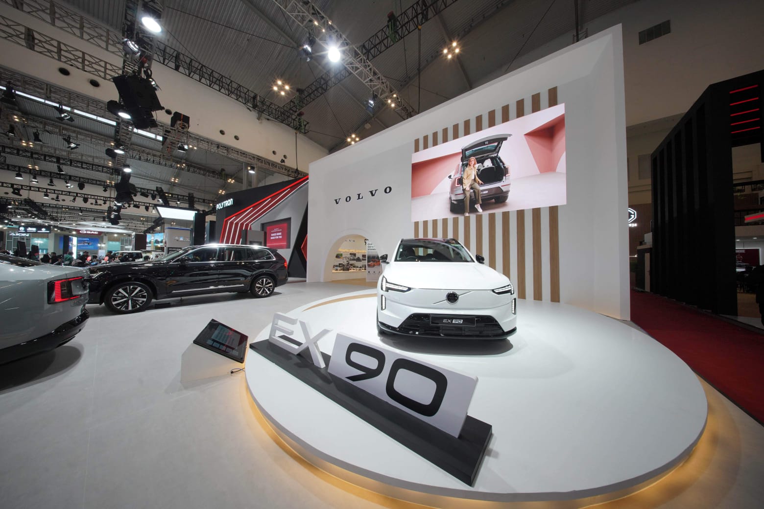Volvo Rayakan 99 Tahun di GIIAS 2026, EX90 Jadi Bintang SUV Listrik Premium