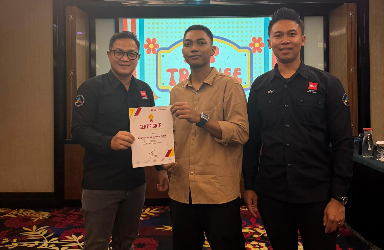 Lulusan Aero Astra Akademia Lampung Raih The Best Trainee Housekeeping di Ibis Bandung Trans Studio