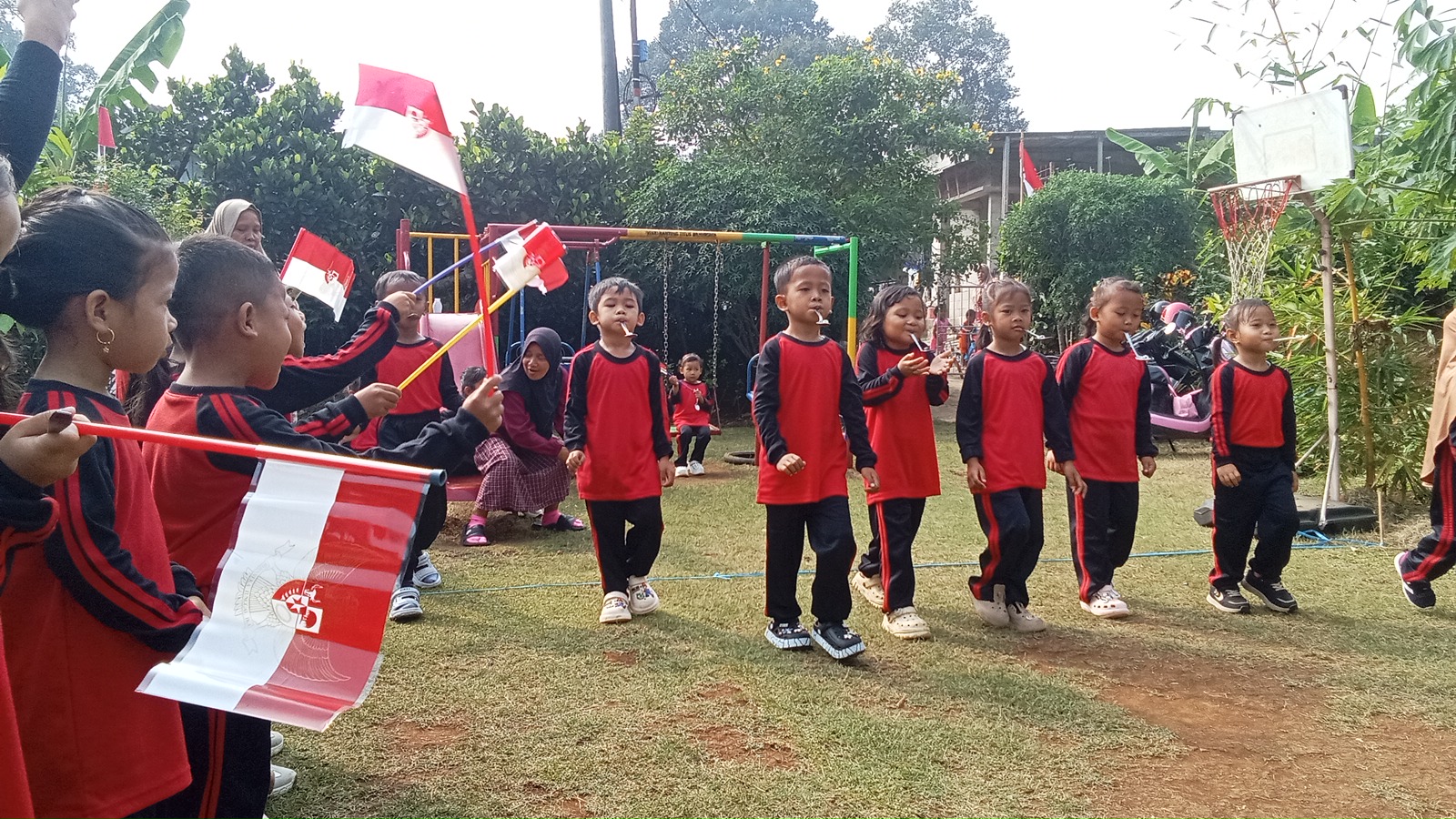 TK Plus Putra Bangsa Tanamkan Cinta Tanah Air Lewat Lomba Agustusan