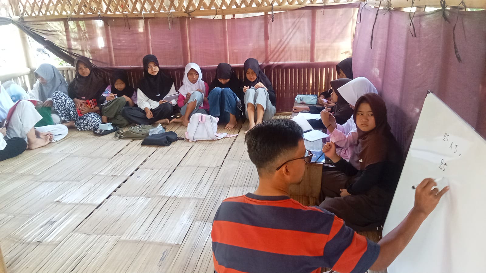 80 Anak di Cijeruk Ikuti Kursus Gratis, dari Matematika hingga Teater