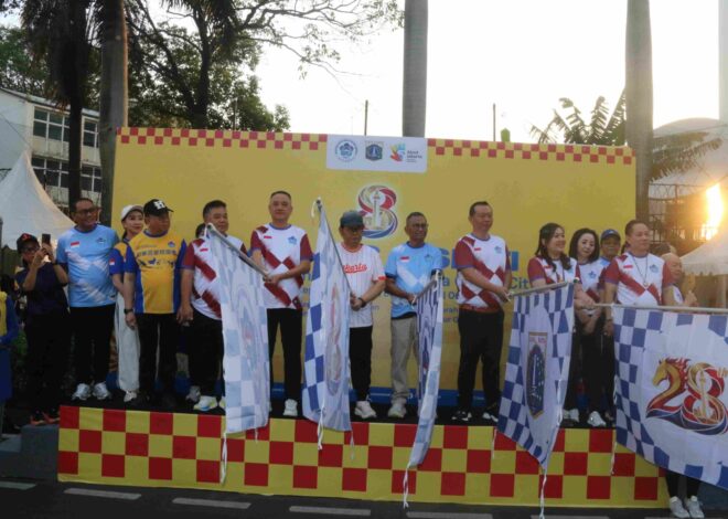 Ribuan Peserta Ramaikan Jalan Santai PSMTI di Jakarta, Pramono Anung Kibarkan Bendera Start