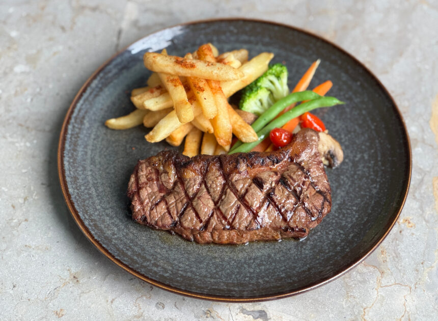 Aston Serang Hadirkan New York Steak Rp98 Ribu dan Lapis Legit Premium