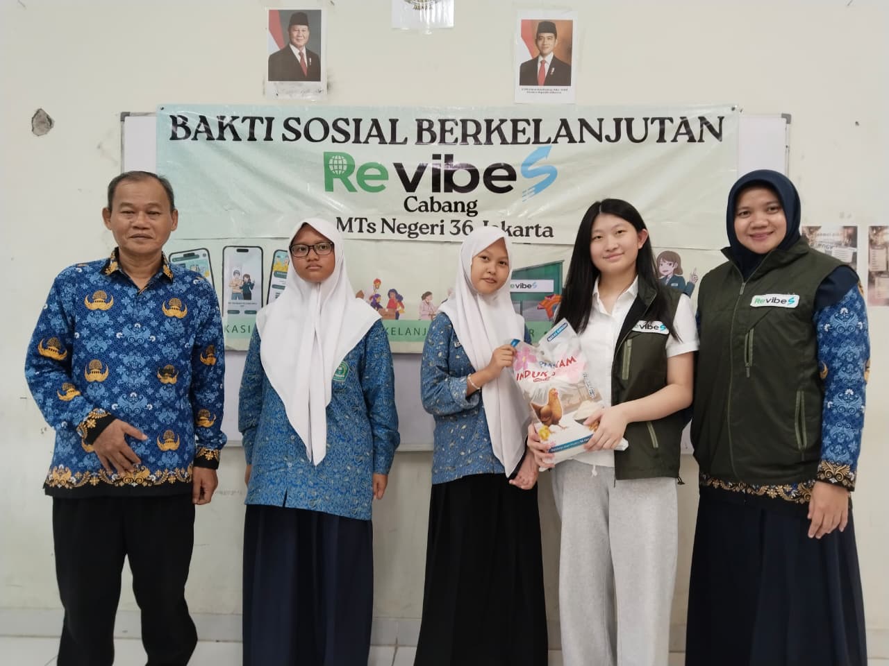 Revibes Ajak Siswa MTsN 36 Jakarta Barat Peduli Lingkungan Lewat Collection Point