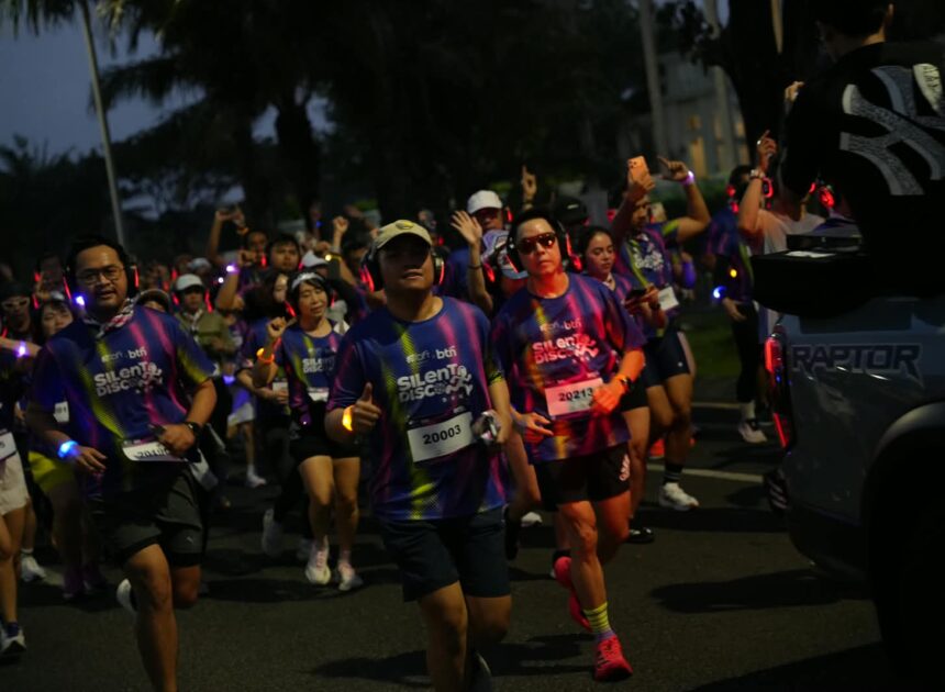 Lari 5K Sambil Dengarkan Musik, Aloft Surabaya Hadirkan Silent Disco Run