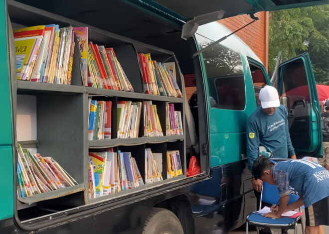 Sambil Menikmati CFD, Warga Bogor Bisa Membaca Buku di Perpustakaan Keliling