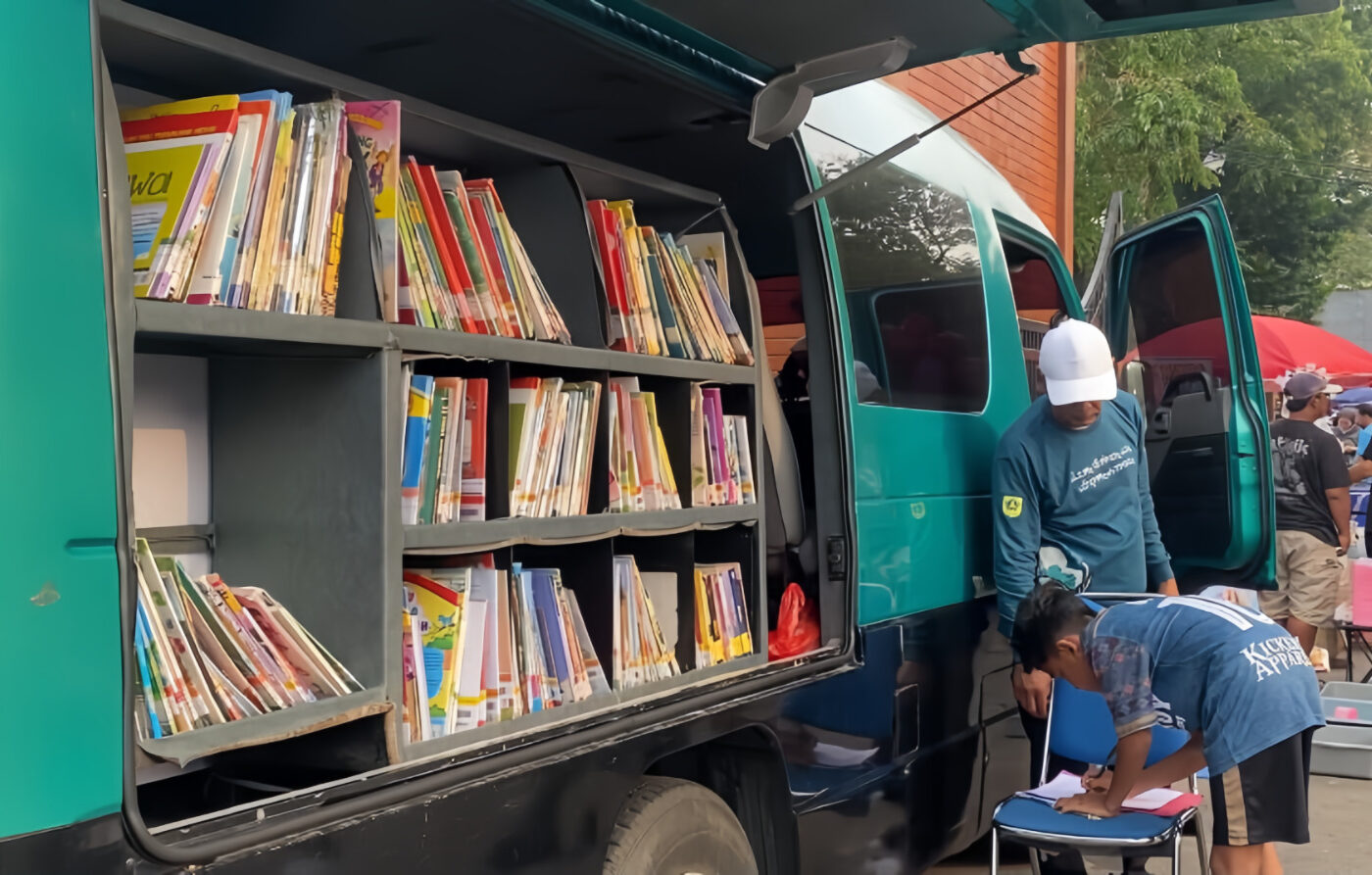 Sambil Menikmati CFD, Warga Bogor Bisa Membaca Buku di Perpustakaan Keliling