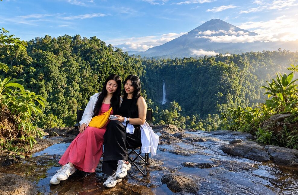 Wisatawan Tiongkok Sambangi Air Terjun Kapas Biru Lumajang, Jadi Peluang Promosi Wisata Alam