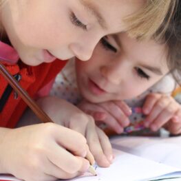 Anak Suka Ganti-Ganti Aktivitas? Bisa Jadi Ia Sedang Menemukan Minatnya