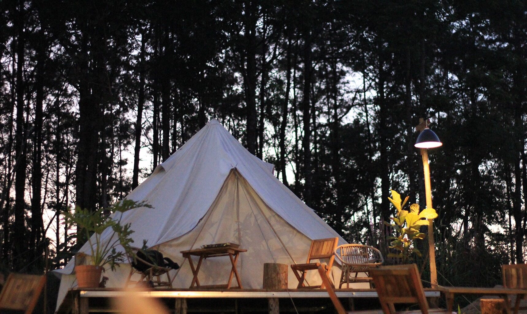 7 Rekomendasi Glamping di Bandung, Liburan Nyaman di Tengah Alam