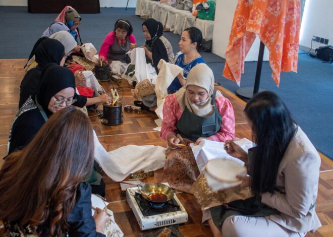 Rayakan Hari Batik, Novotel Jakarta Cikini Ajak Tamu Kreasikan Merchandise