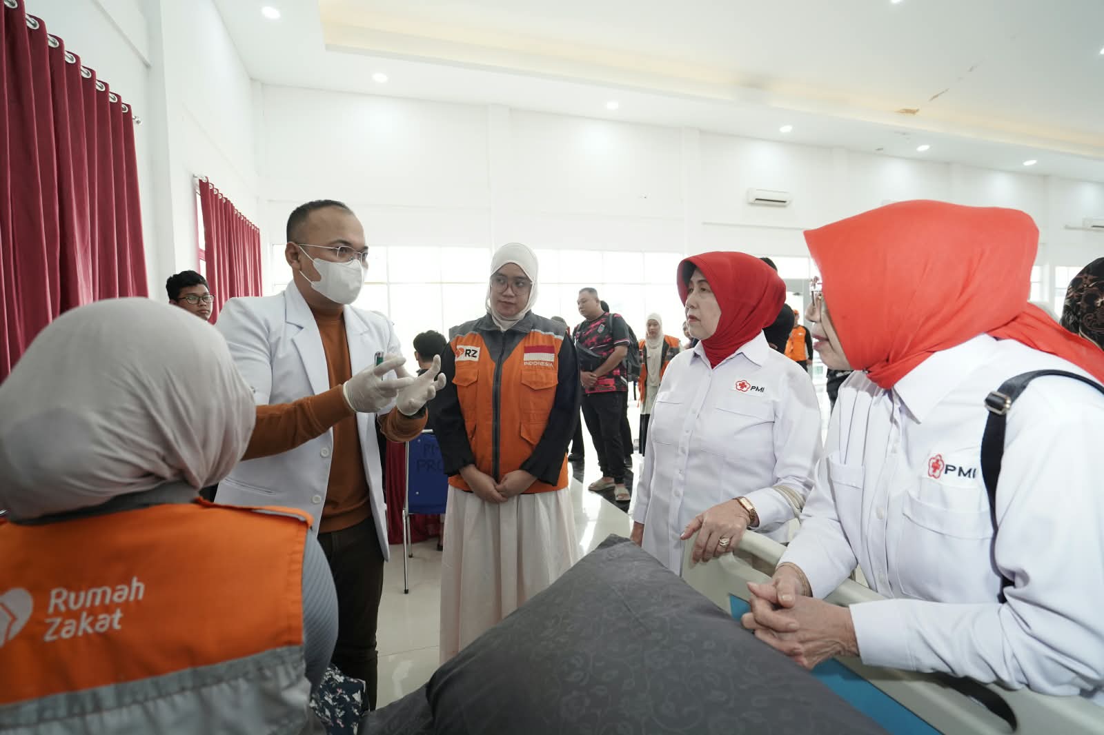 Jaga Kesehatan Relawan Karhutla, Betadine dan PMI Kalbar Gelar Pemeriksaan