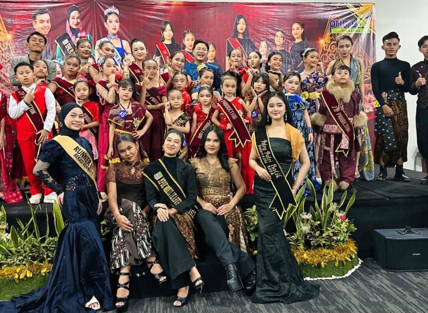 Fashion Show Batik Anak Meriahkan Hari Batik Nasional di PrimeBiz Hotel Cikarang