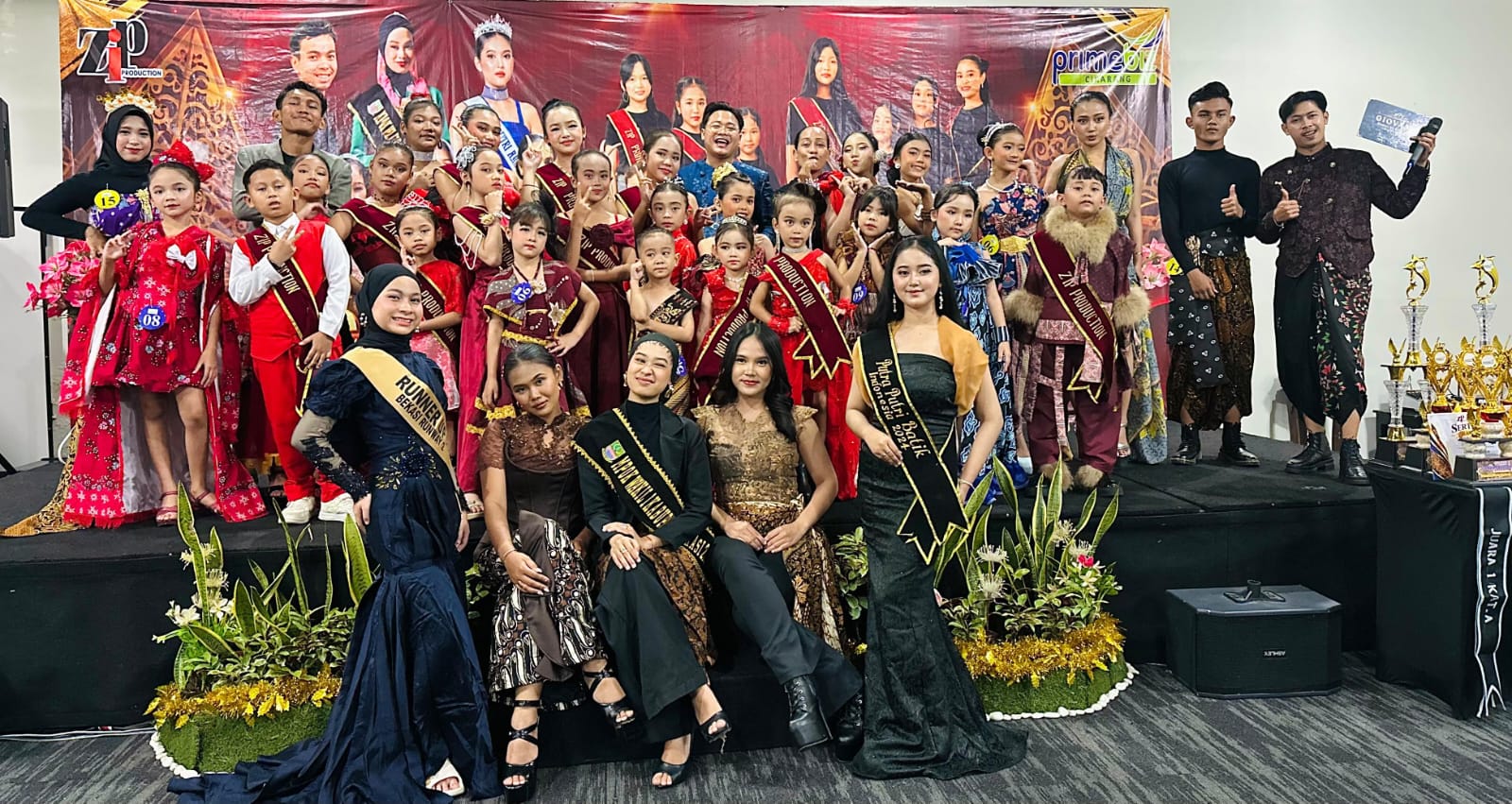 Fashion Show Batik Anak Meriahkan Hari Batik Nasional di PrimeBiz Hotel Cikarang