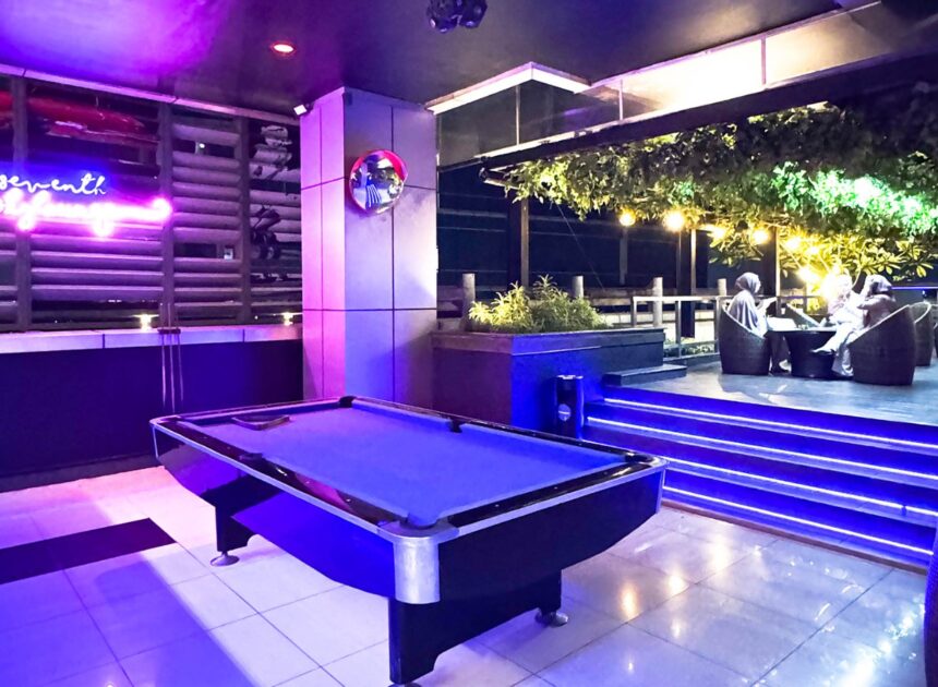 Cari Tempat Nongkrong di Jakarta Timur? 7th Sky Lounge Vasaka Hotel Bisa Jadi Pilihan
