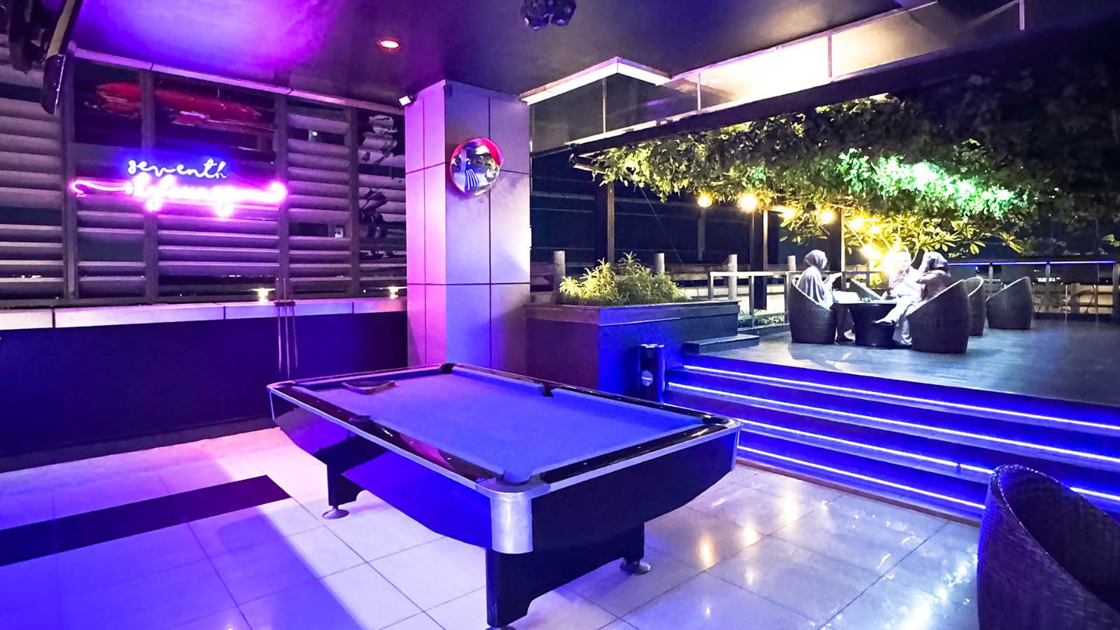 Cari Tempat Nongkrong di Jakarta Timur? 7th Sky Lounge Vasaka Hotel Bisa Jadi Pilihan