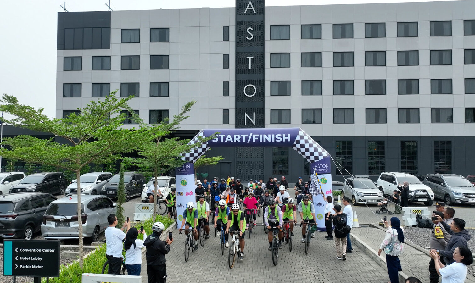 Rayakan Tiga Tahun, Aston Serang Gelar Funbike 4 KM dan Latihan Pushbike Anak