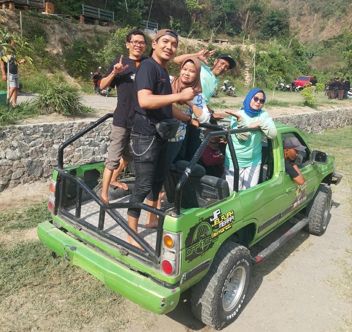 40 Media Sindikasi Media Network Jelajahi Ketep Pass Magelang Bersama Merapi Merbabu Jeep