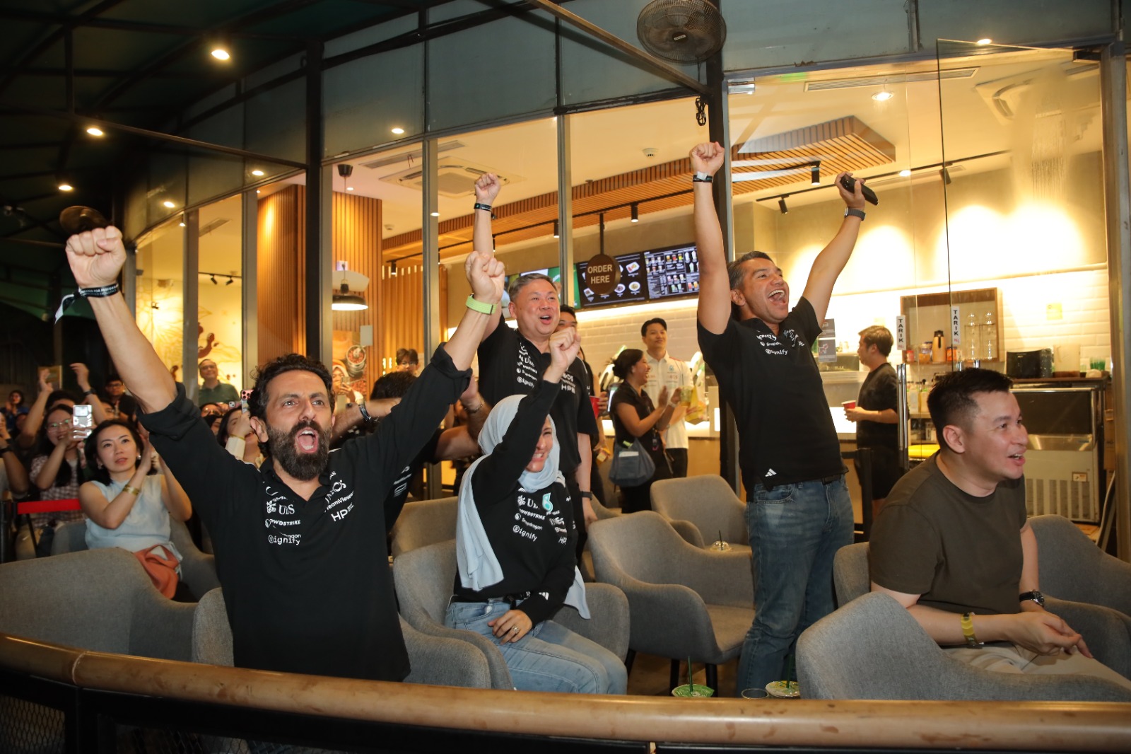Nobar F1 di Senayan Park, PETRONAS Syntium Hadirkan Simulator Balap dan Mobil Premium