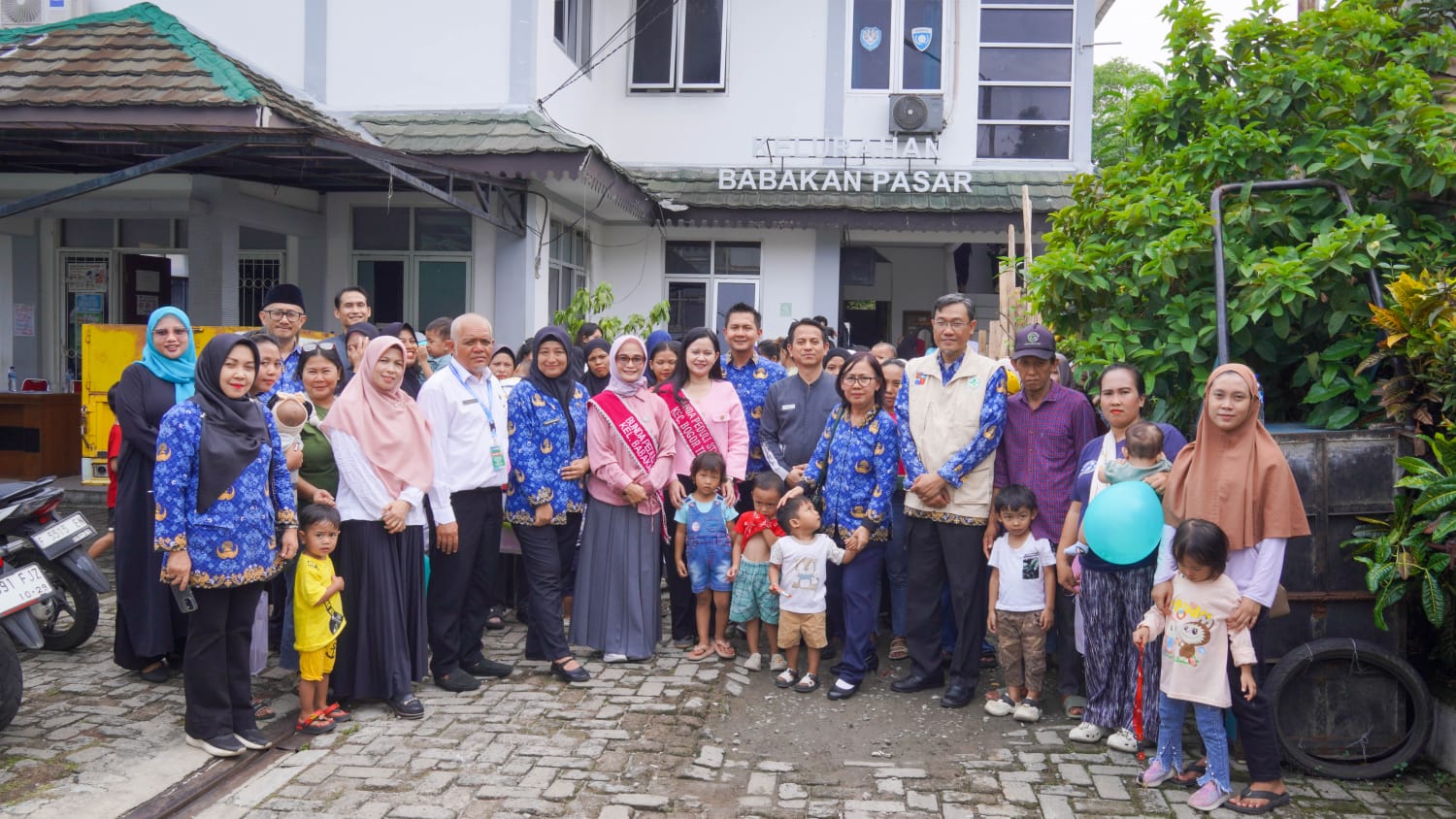 THE 1O1 Bogor Salurkan Bantuan Nutrisi untuk Ibu Hamil dan Anak di Dua Kelurahan